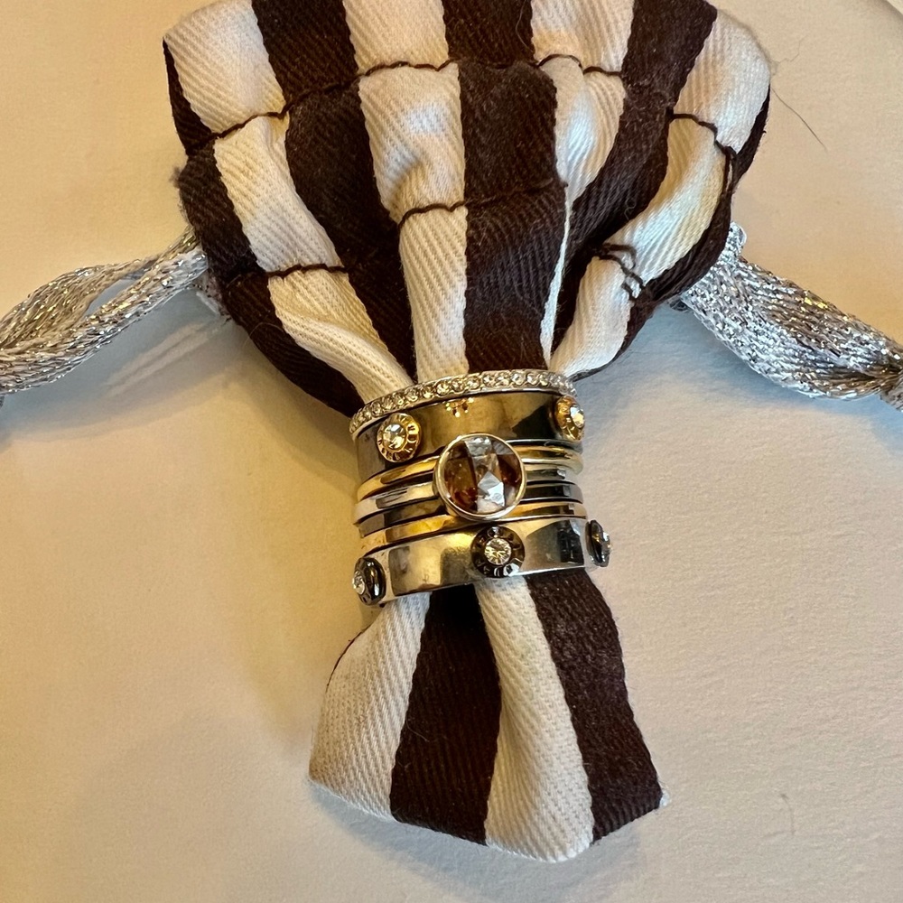 Henri Bendel size 7 Ring